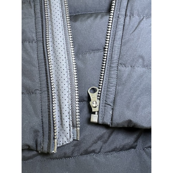 Lululemon Women's Black Down Insulated Vest Size 6 Excellent Condition - Picture 6 of 9